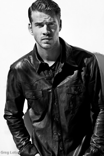 liam Hemsworth 8